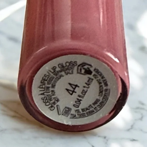 Yves Saint Laurent LoveShine Plumping Lip Oil Gloss 44 Nude Lavalliere 1.4 ml - Picture 4 of 7